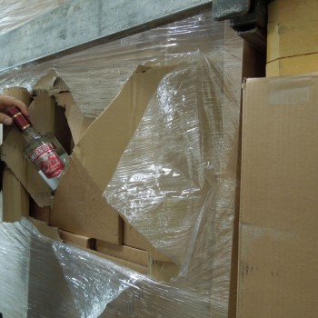 Muitininkai Klaipėdoje sulaikė 3 tonas falsifikatų, vežtų į Švediją